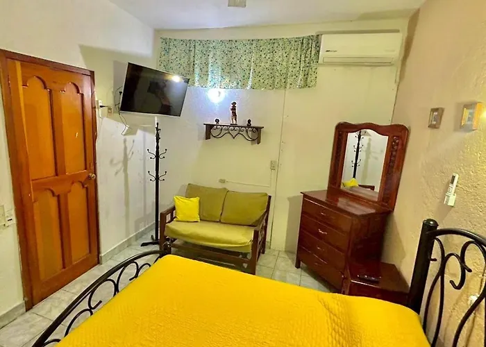 Casa Miss Mercedes, Calle Adelita, Ground Floor * Zihuatanejo
