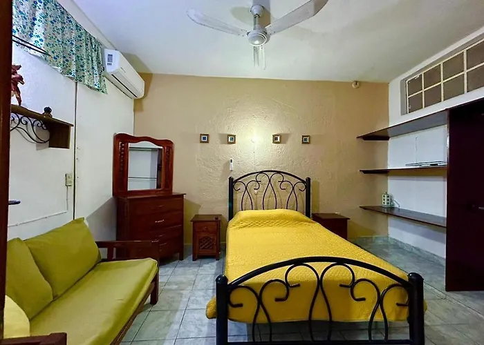 Сasa de vacaciones Casa Miss Mercedes, Calle Adelita, Ground Floor Zihuatanejo