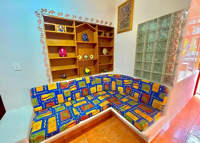 Casa Miss Mercedes, Calle Adelita, Ground Floor * Zihuatanejo
